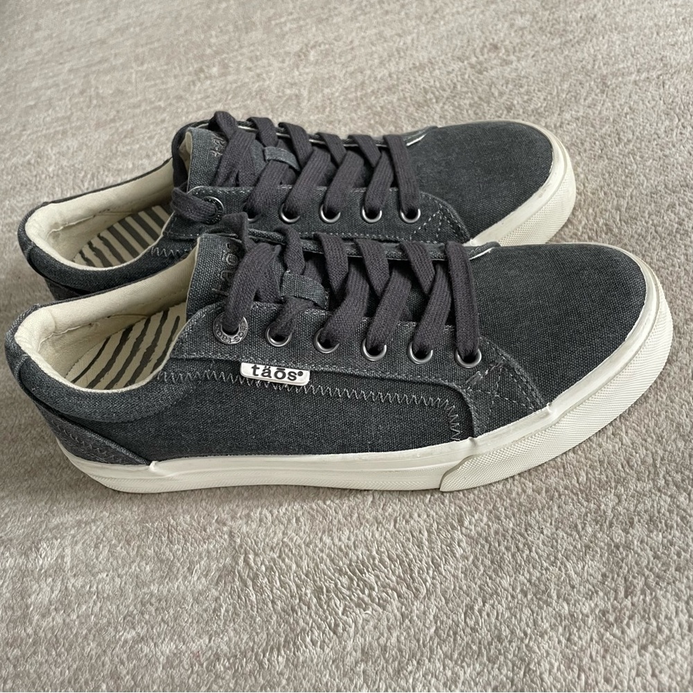 Taos Plim Soul women’s canvas sneaker shoe charcoal 7.5 Like new condition
